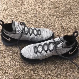 Nike KDs basketball shoes